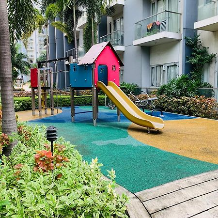 One Palm Tree Villas Condominium - Studio 10Th-O Fl With Balcony - Across Terminal 3 Airport Manila Eksteriør billede